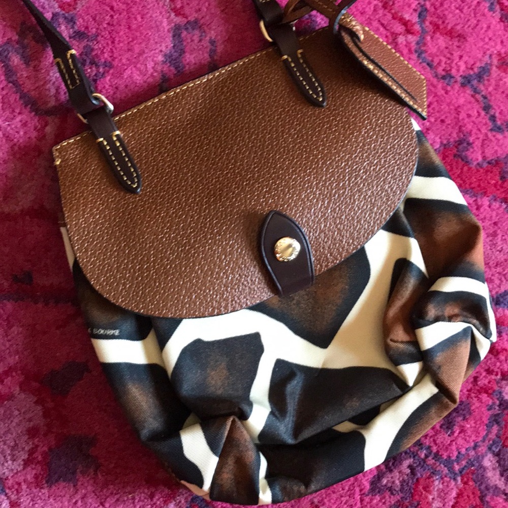 Authentic DOONEY&BOURKE “Giraffe Crossbody”